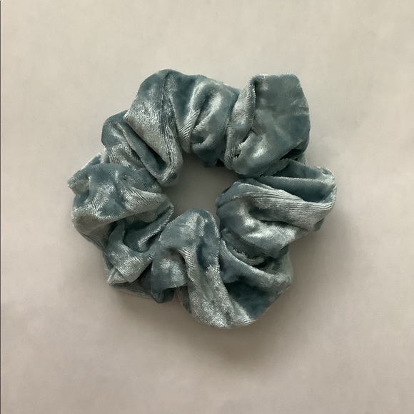 Soft velvet scrunchies - Picture 16 of 16